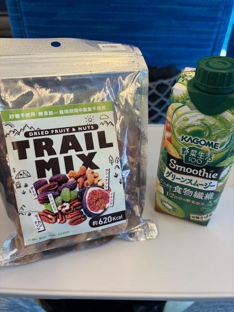 間食にも気を使いナッツ＆ドライフルーツとこだわり少しでも<br>身体に良いもの走行出力を上げるものをチョイス！<br>