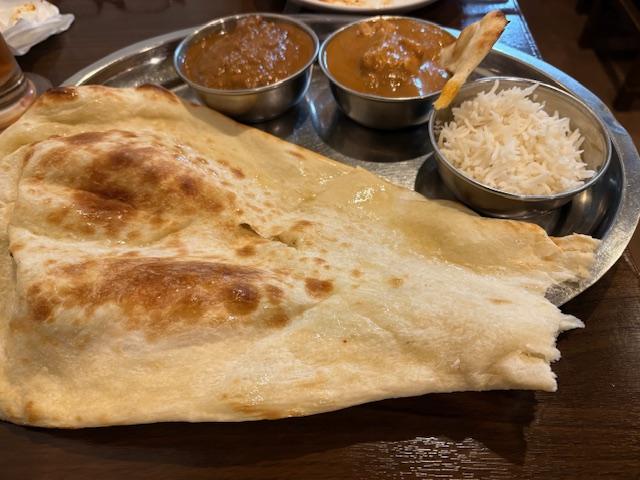 チェックインしたあとは<br><br>少し移動して銭湯へ！<br>薬草風呂と炭酸風呂を交互に入って<br>身体から毒素やら疲労を出し尽くしました( ＾∀＾)<br><br>その後は、夕飯！はカレーと決めていたので<br>銭湯近くのカレー屋で！<br>チキンとマトンカレーをナンとインドのお米？で美味しくいただいた！<br><br>第２・３段階終了！<br>