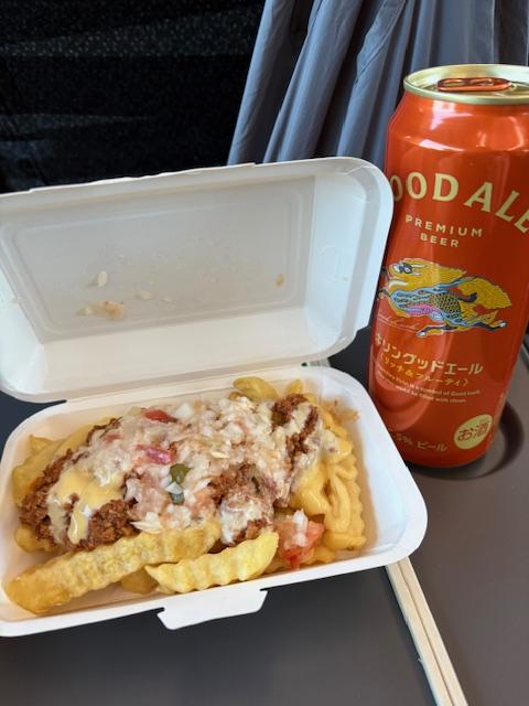 帰りの電車で久々のおビール！（好きなビールハマっているビール）<br><br>と、会場に売っていたタコスポテトをつまみながらひっそりと宴！！<br><br>結果が出た後の一杯は言葉にならない！！<br>