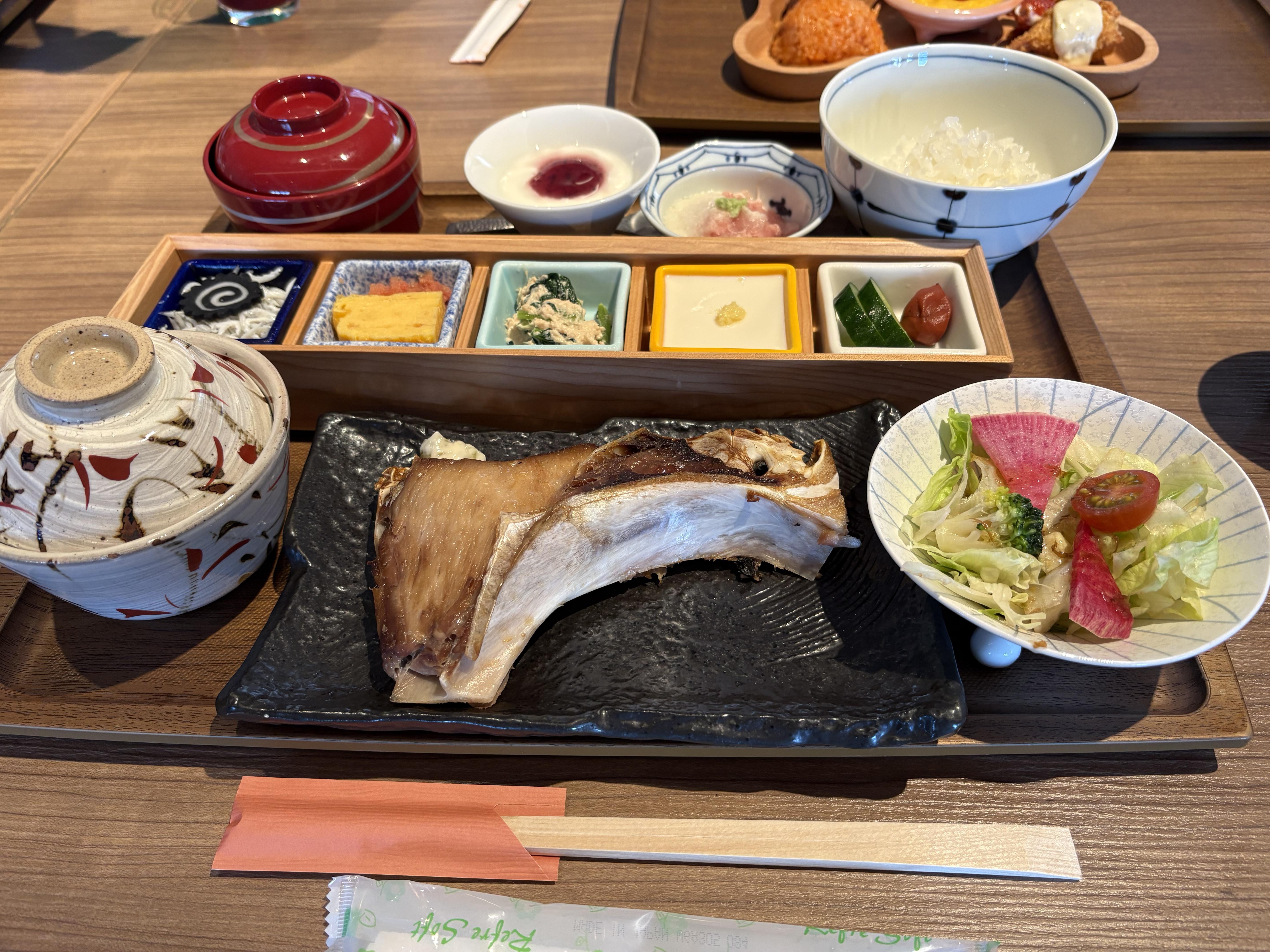 朝飯も豪勢でいつもより食べてしまった！ご飯も2.５杯！！それだけ美味かった！<br>ごちそうさまでした！！<br>