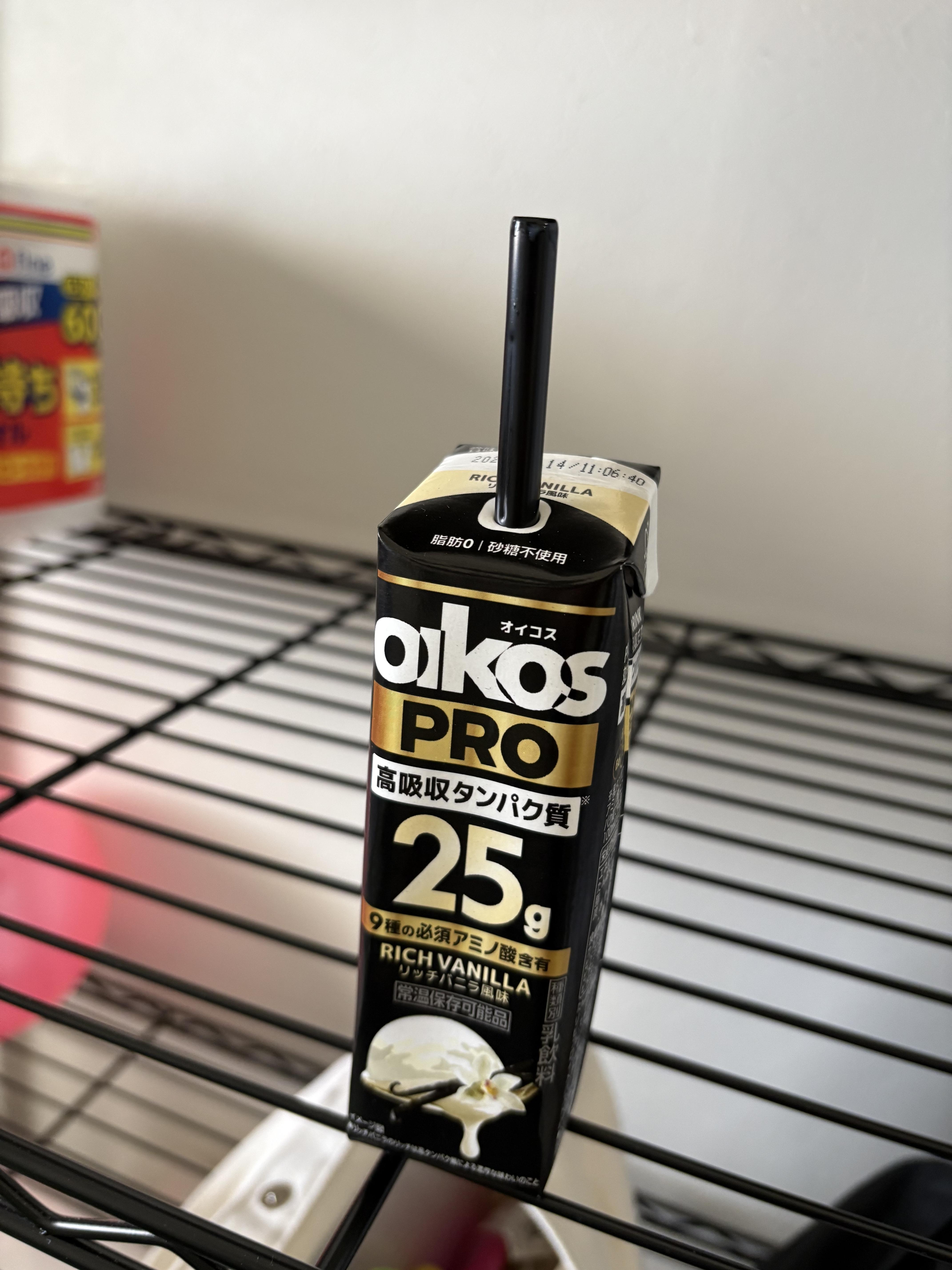 こんにちは！

今日もいい天気で朝から快調に走ることができました。
今朝は走るより登りがメインでした！！
1.9kmで200mUPを2本して朝飯食べてからさらに1本追加して計3本！

走りとは違って3本目は脚がガクガクする場面も( ´Д`)y━･~~
まだまだ、精進が足りないなぁ〜と感じました。

負けじと登りの練習は積み重ねて行こうと思っています。
月8,000mを目標に！！
HOKA（シューズメーカー）が4月9日〜チャレンジキャンペーンをしていて
累積標高2134mを期間内（３０日間）に駆け上がると抽選で
1名の方に超スペシャルな賞品が当たるかもしれない！！

ダメでもともと！メインは自分が強くなれればOK！プラス当選したら
当分、HOkA推しになるかも（笑）

キャンペーンもあるので今週中に達成したいと思い明日も引き続き駆け上がります( ＾∀＾)

ここからが本題ですが、走り終わったらしっかり補給していますか？
補給する際何を補給していますか？

自分は、手っ取り早くプロテインやクエン酸のドリンクを補給したり
バナナやオレンジも食べたりしています。

枯渇している体内に栄養を供給しなければ筋分解で補給してしまうので
もったいない状態です。
トレーニング後はややこだわった補給をしてよりパワーUPできるようにしていきましょう！

　（これは、記録を狙う人もダイエット目的の人も同じです）
　
　本日、補給したものは写真にあるオイコスノのプロテイン！
　コンビニに売っているので購入しやすいかと思います。
　色々なフレーバーがあるのでお好みで( ＾∀＾)