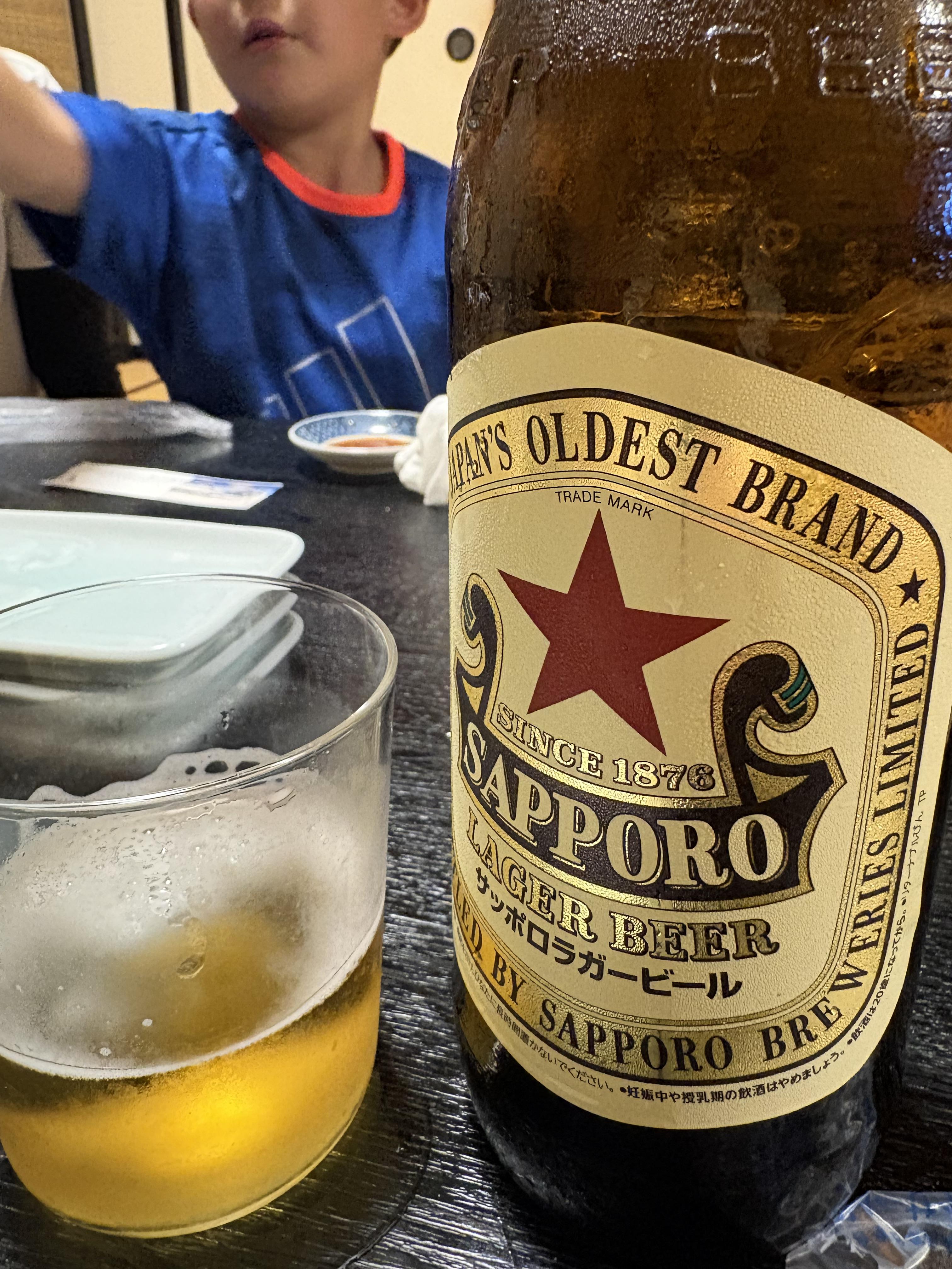 ビールはSapporoラガー！大瓶！！たまに瓶ビールを呑みたくなる( ◠‿◠ )<br>