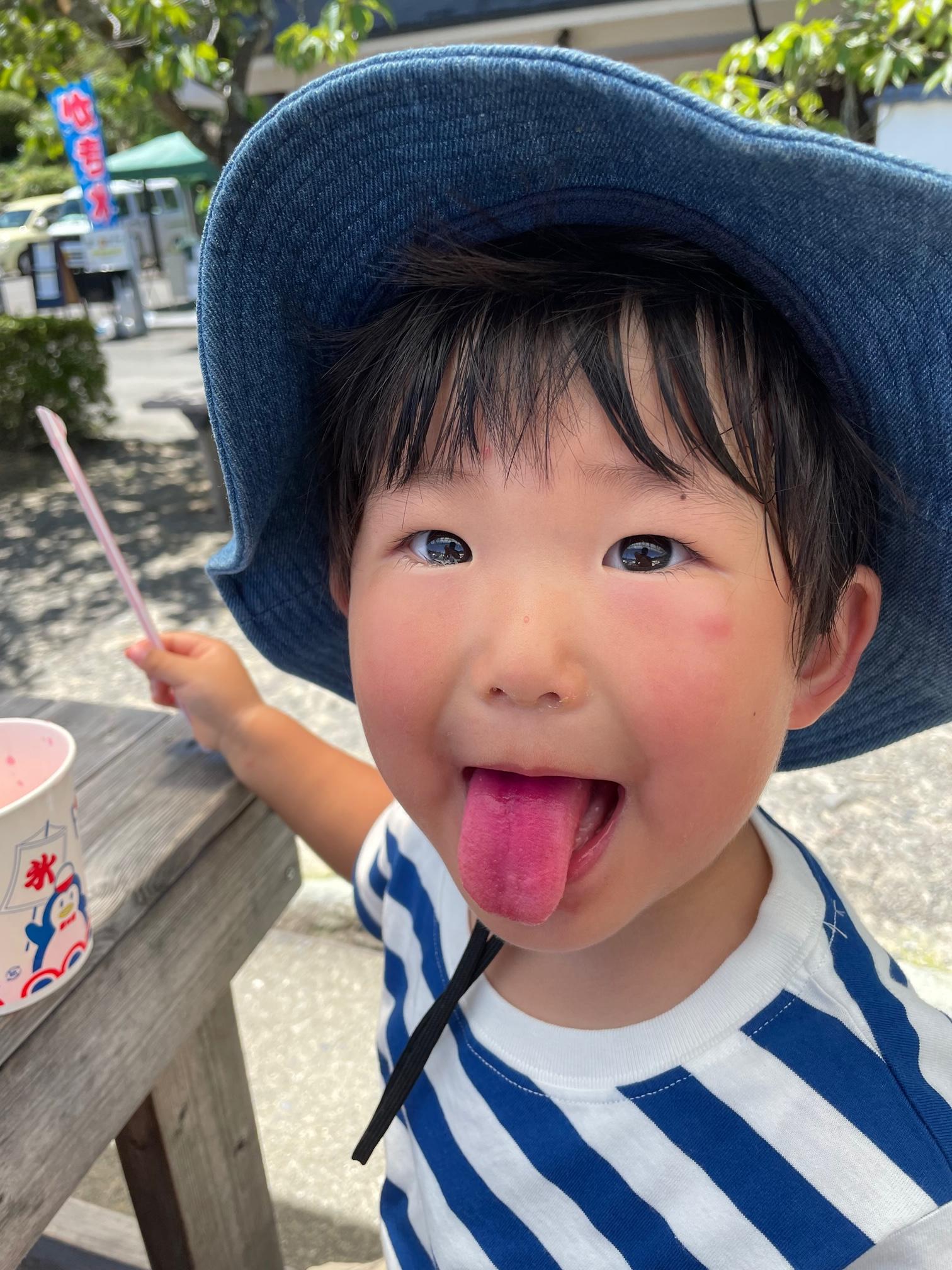 <span style='color:#ff0000;'><span style='font-size:1.4em;'><b>お姉ちゃんの真似をしたがる年頃!?</b></span></span>